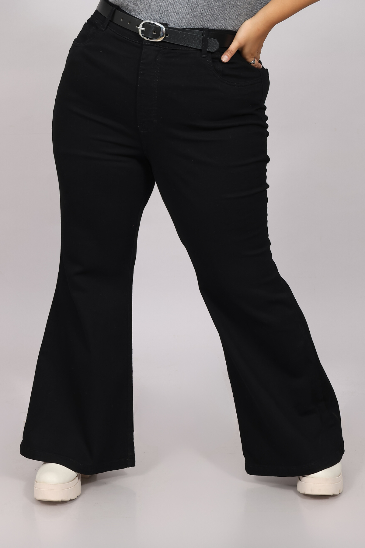 Jeans flare negros hotsell
