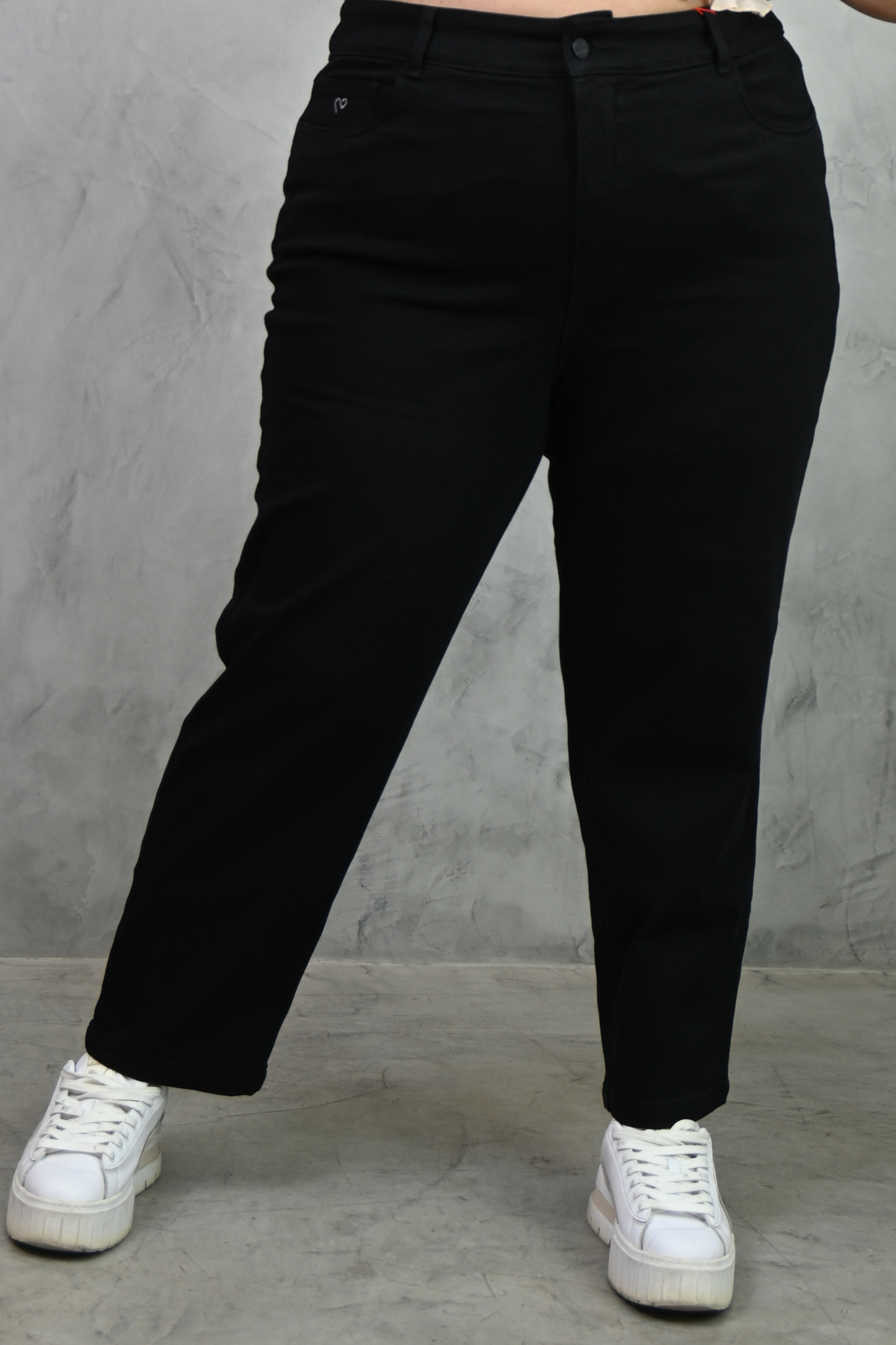 Momjeans Almendra Negro